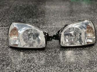 OEM Original Hyundai Santa Fe Headlight Housing Assembly