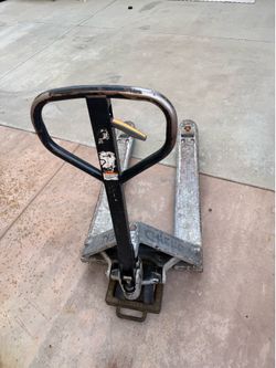Crown manual pallet jack