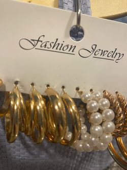 Lots of jewelry