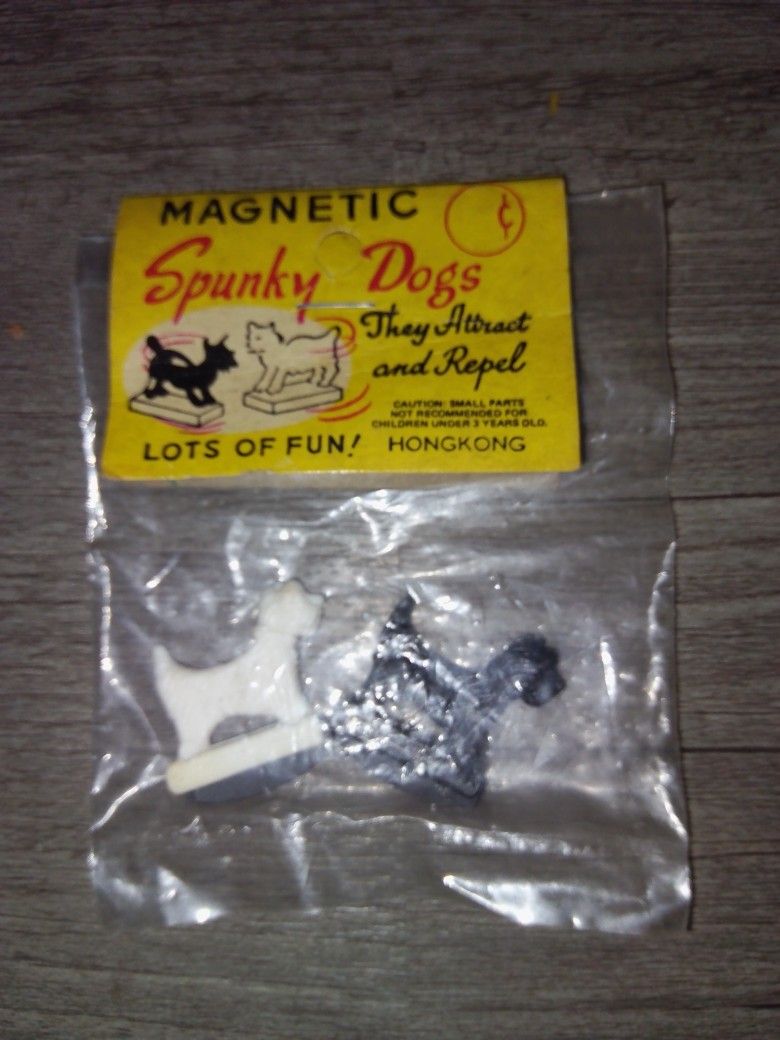Vintage 1940's Magnetic Spunky Dogs