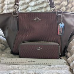 Coach Tote Bag And Matching Wallet 