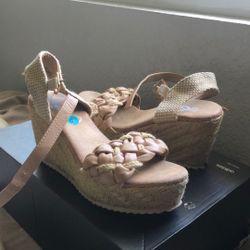 beige  outwear heels