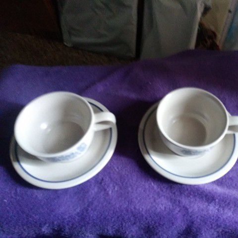Pfaltzgraff Yorktowne 4 Piece Tea Cups & Saucers