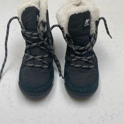 Sorel Size 6 Snow Boots 