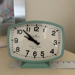 Green Table Clock - Battery Run