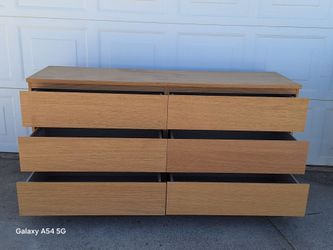 DRESSER