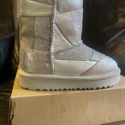 UGG toddler 7 USED ONCE! Original Box