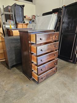 Chest of drawers