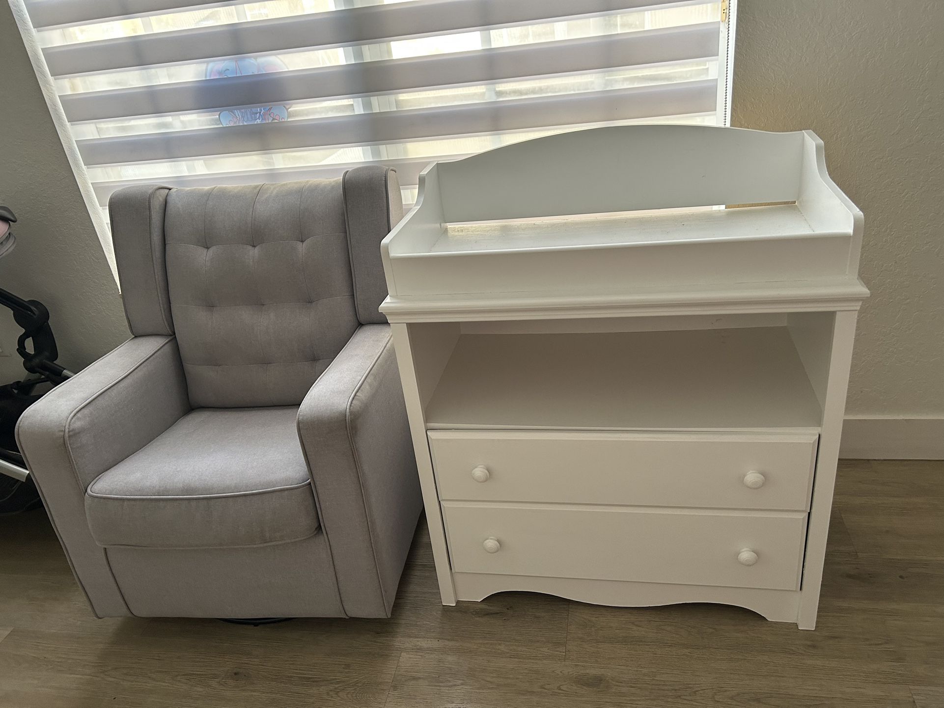 Rocking Chair And Changing Table With Drawers
