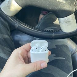 Apple AirPod 2  With Charging Case