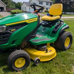John Deere S130 Riding Lawn Mower 
