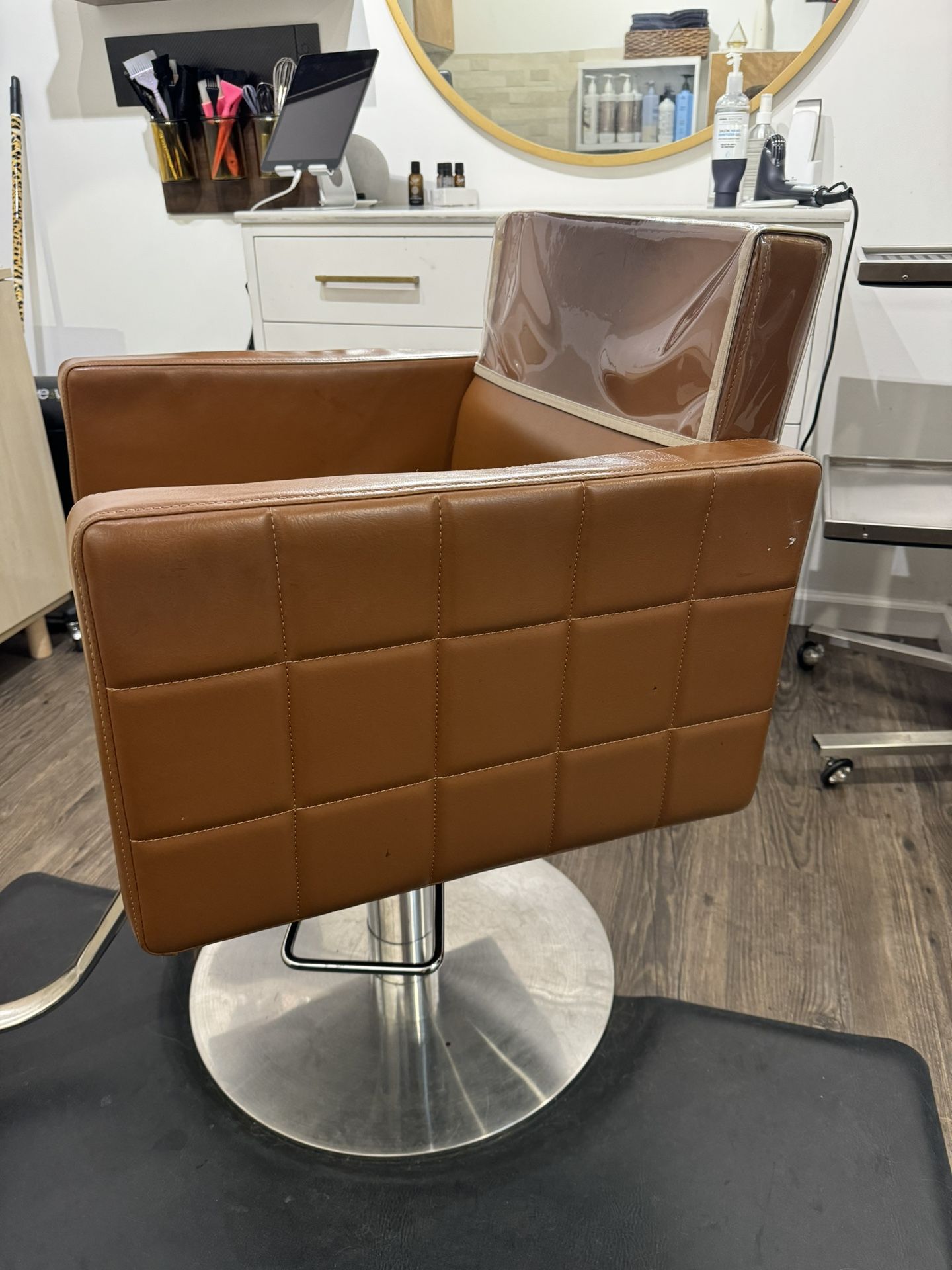 Minerva Avant Salon Styling Chair