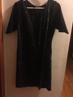 Eli Tahari dress size L. Zipper on sides. Solid black sleeve.