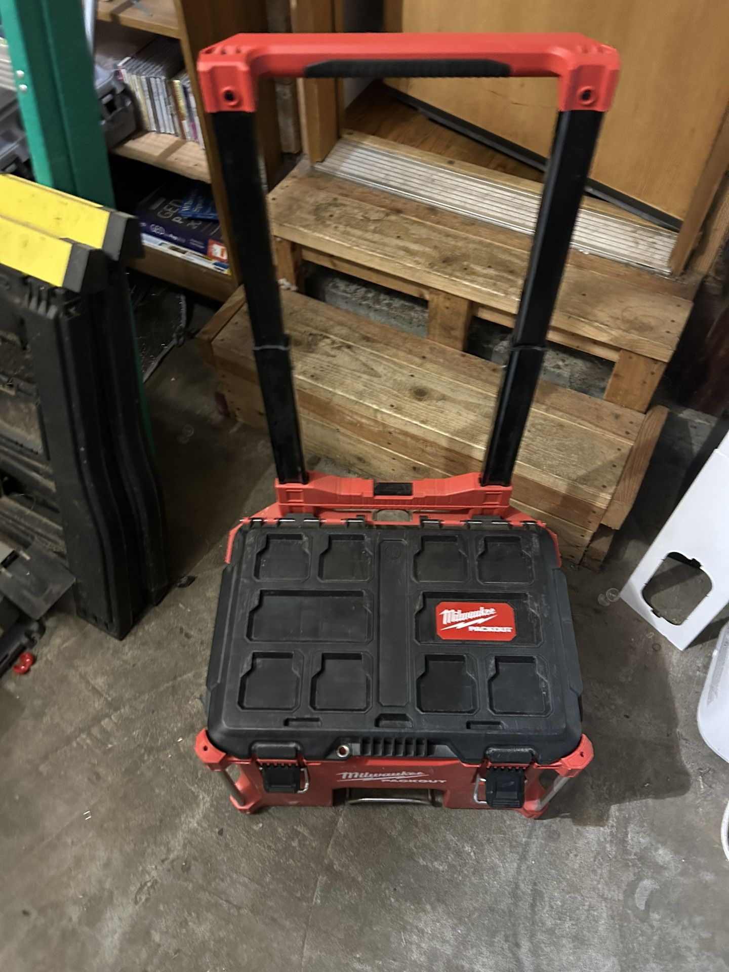 Milwaukee Packout Rolling Box