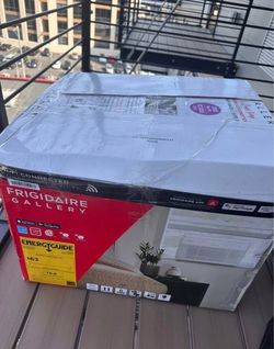 Frigidaire Gallery 12,000 BTU U-Shape AC – Like New!