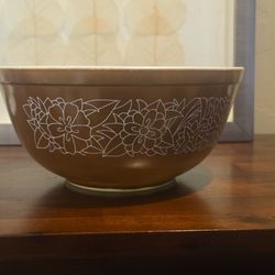 🌼 Vintage Pyrex Mixing Bowl – Woodland / Crazy Daisy (1972–1981)