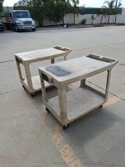 RUBBERMAID UTILITY CARTS