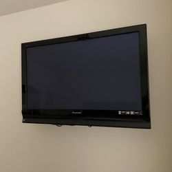 3 TVs With Wall Mounts 