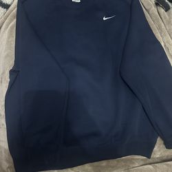 navy blue nike crew neck 