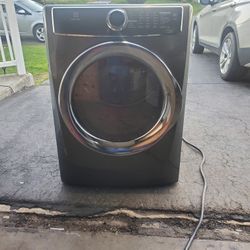 Dryer 220 volt  electrolux $300..pick up prices 