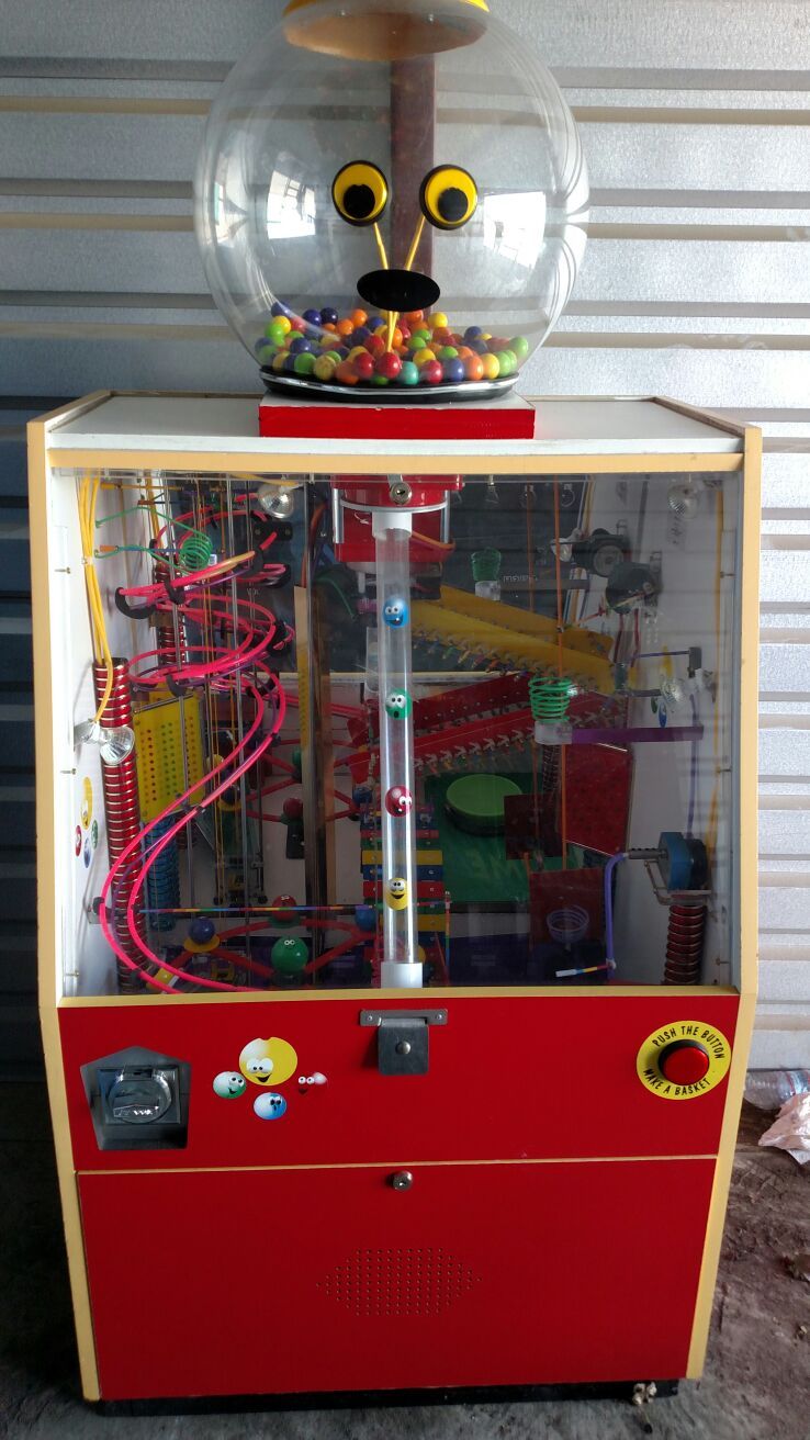 OSCAR'S WILD RIDE COIN OPERATED BUBBLE GUM BALL MACHINE,ARCADE PINBALL VENDING. Working 100% and in excellent condition.