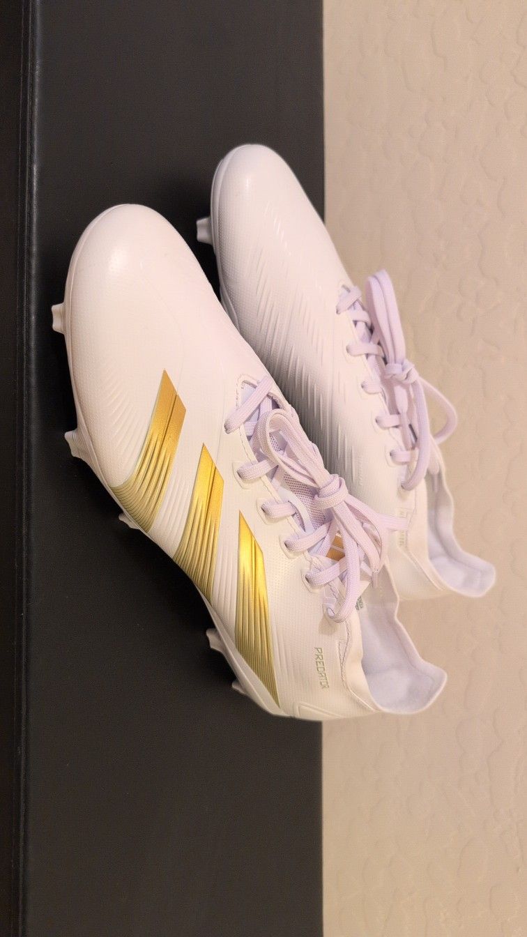 Men's ADIDAS PREDATOR LEAGUE FG Soccer Cleats - Size 10.5 NEW