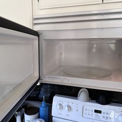 Frigidaire Oven, Cooktop And Microwave Set