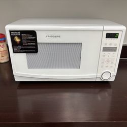 Frigidaire Microwave Counter Top   