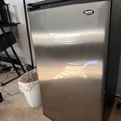 Mini Fridge W/ Freezer