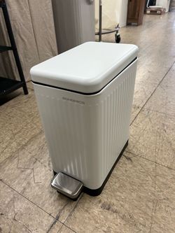 SONGMICS 2.6-Gallon (10 L) Bathroom Trash Can Bin w/ Lid - White