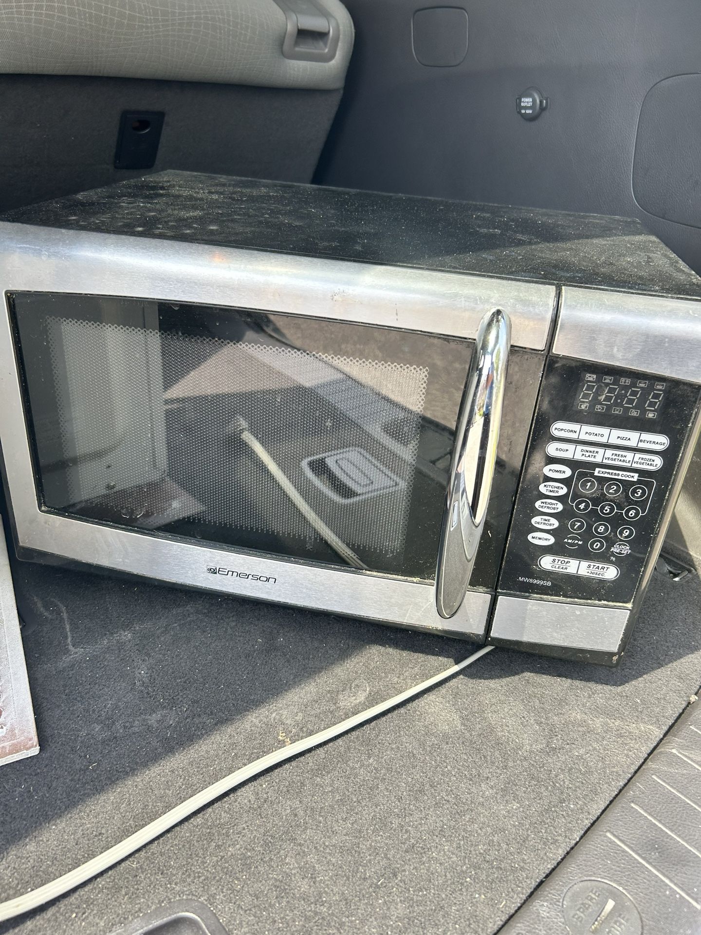 Emerson Microwave 2011 Never Used