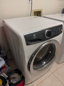 Scratch and Dent - Electrolux Front-Load Washer & Gas Dryer Set (SmartBoost & PredictiveDry)