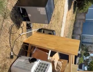 3 Free desk