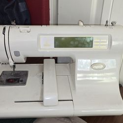 Embroidery Machine/ Sewing Machine 