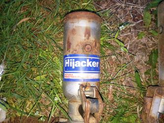 4× HiJacker Trailer Jacks – Old / Rusty / Parts Only