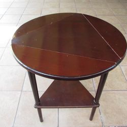 Antique 20" Round Table