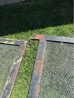 Trailer removal gate panel walls
