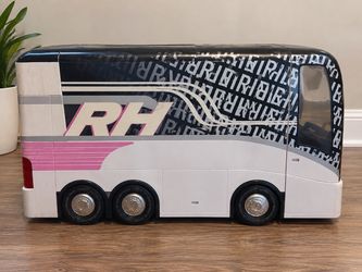 Rainbow High World Tour Bus & Stage Playset