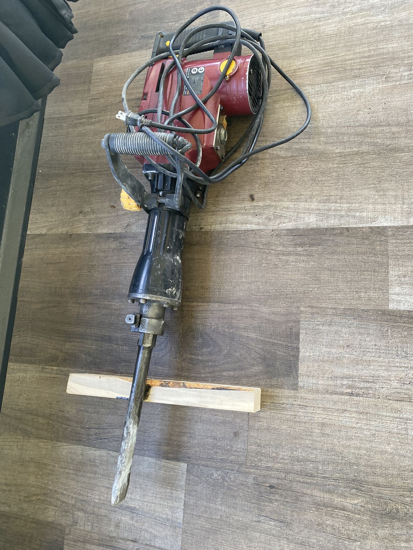 Heavy Duty Demolition Jackhammer with Case 110v for Sale in Land O