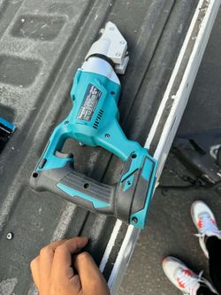 Makita
18V LXT Lithium-Ion Brushless Cordless 14 Gauge Straight Shear (Tool Only