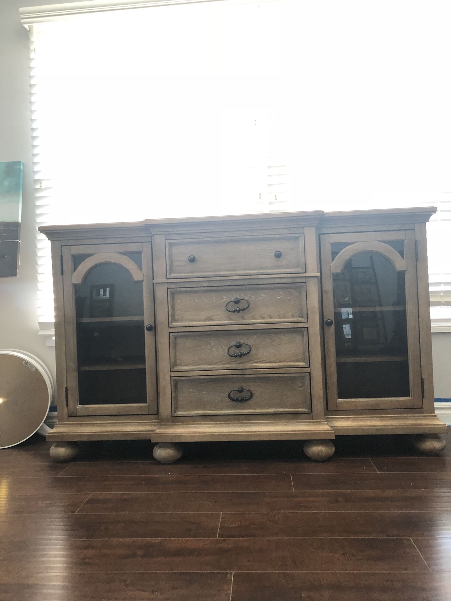 Ollesburg Dining Room Server (Ashley Furniture D725-60)