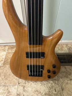 Tario 5 string fretless bass guitar