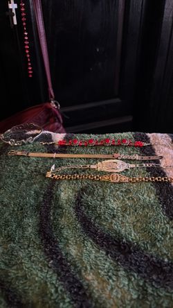 Costume Jewelry Must Pick Up