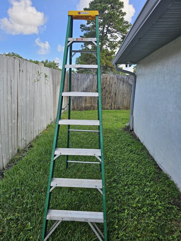 8' Fiberglass Step Ladder