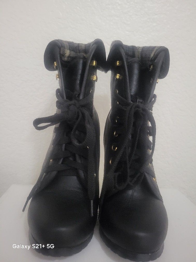 black boots size 6
