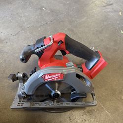 Milwaukee M18 FUEL 18V Lithium-Ion Brushless Cordless 6-1/2 in. Circular Saw (Tool-Only