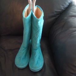 Blue. Suede boots