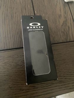 Oakley cleaning kit