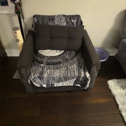Viral Pullout Chair