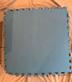 6 interlocking Fitness Flooring   2 ft x 2 ft each tile
